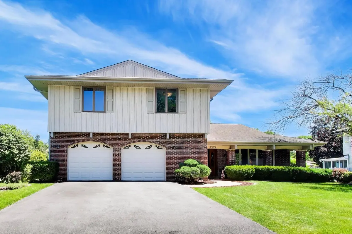125 Lynnfield LN, Schaumburg, IL 60193