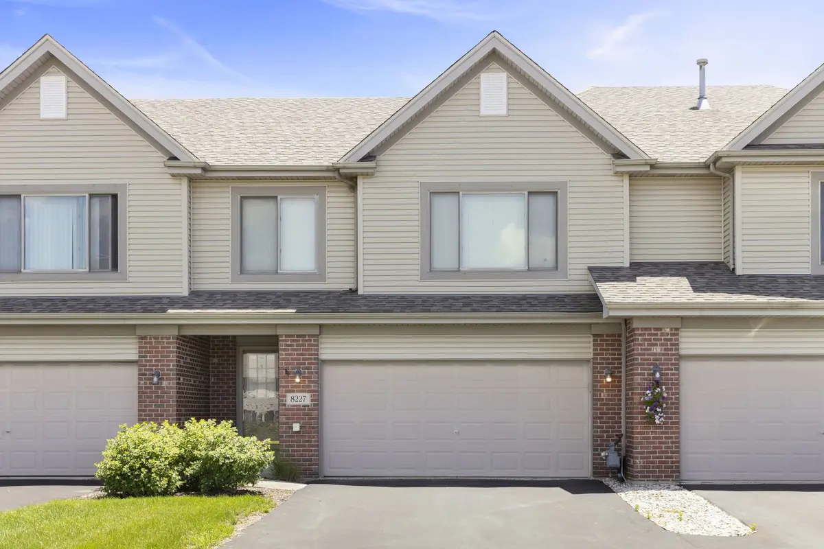 8227 Auburn LN, Frankfort, IL 60423