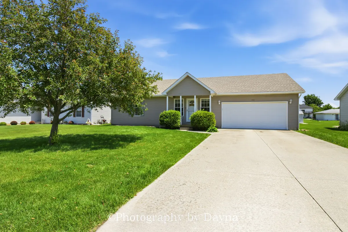 475 S Elm AVE, St. Anne, IL 60964