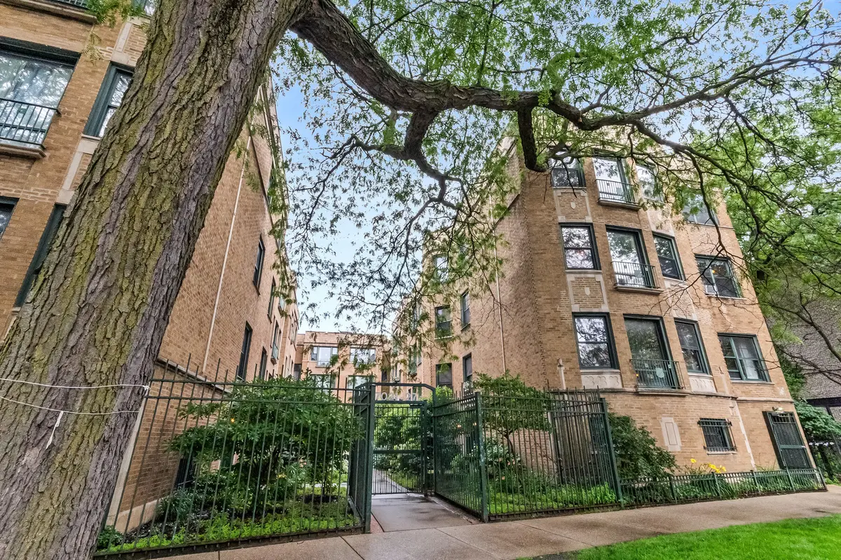 7021 N Sheridan RD #2, Chicago, IL 60626