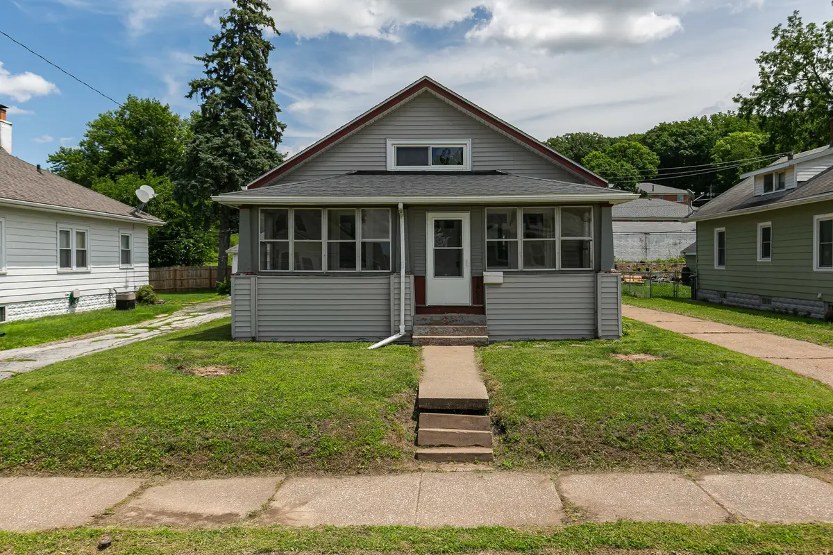 1827 13th ST, Rock Island, IL 61201