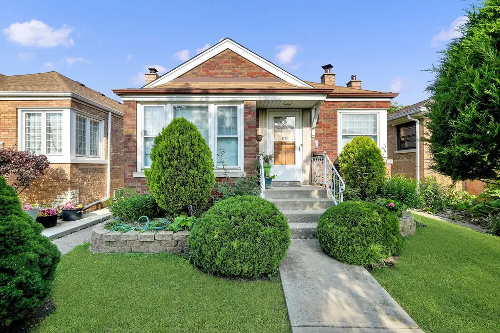6228 S Menard AVE, Chicago, IL 60638