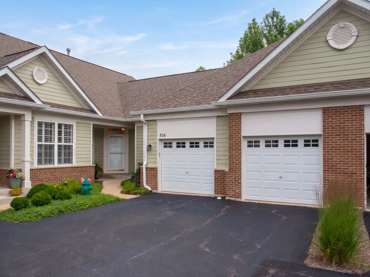 816 Cambridge DR, Batavia, IL 60510