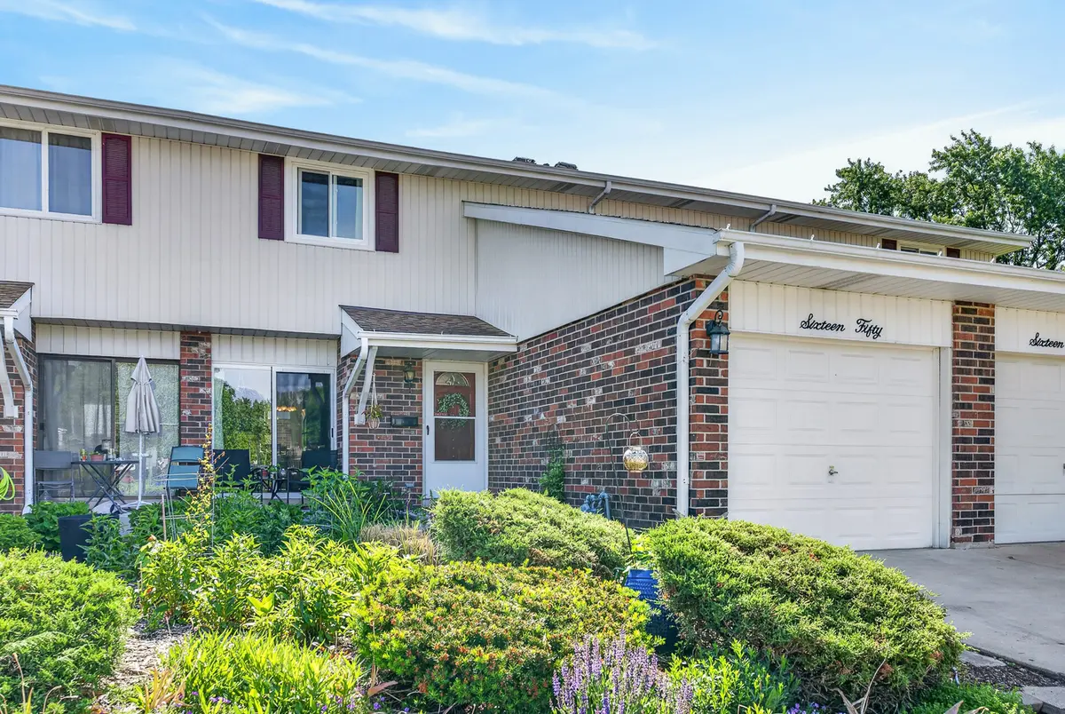 1650 Castbourne CT, Wheaton, IL 60189