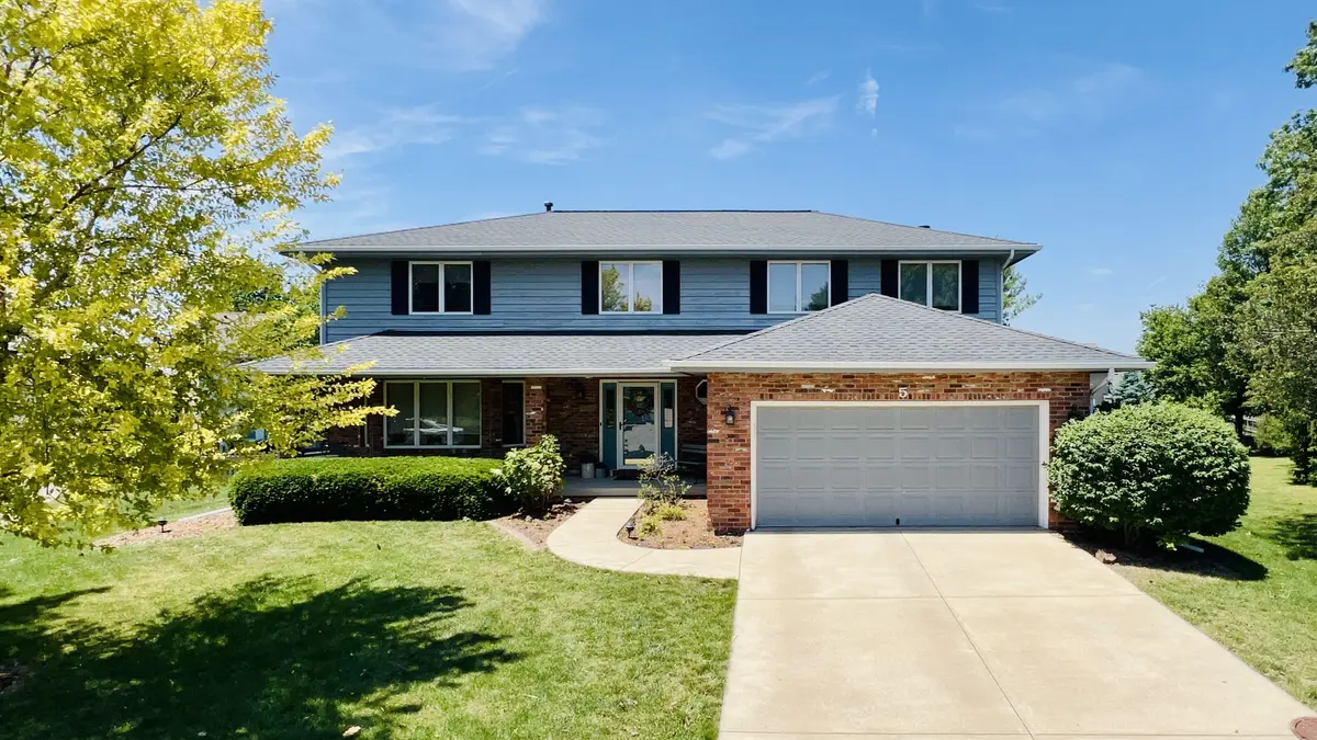 5 Harbor Pointe CT, Bloomington, IL 61704