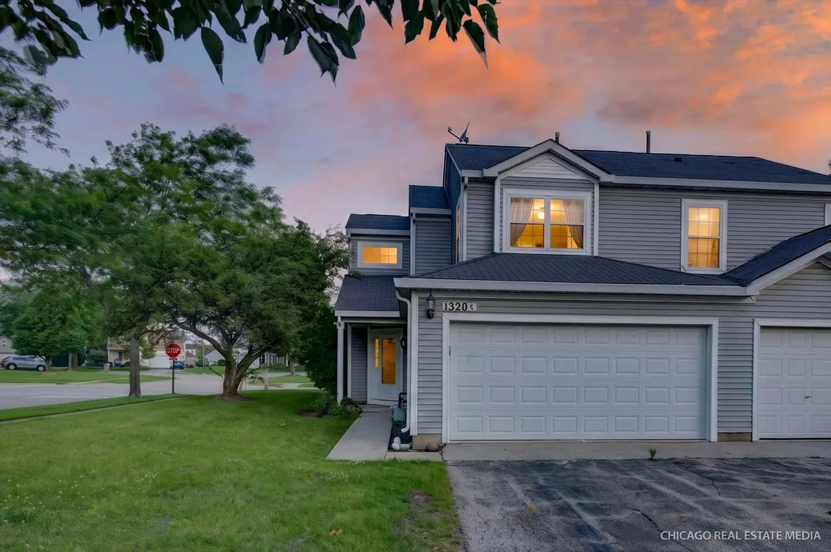 1320 Jenna DR #A, South Elgin, IL 60177