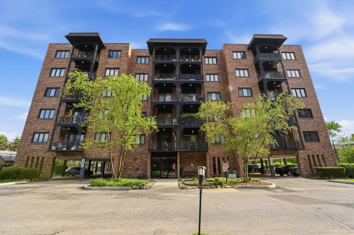 9331 Landings LN #204, Des Plaines, IL 60016