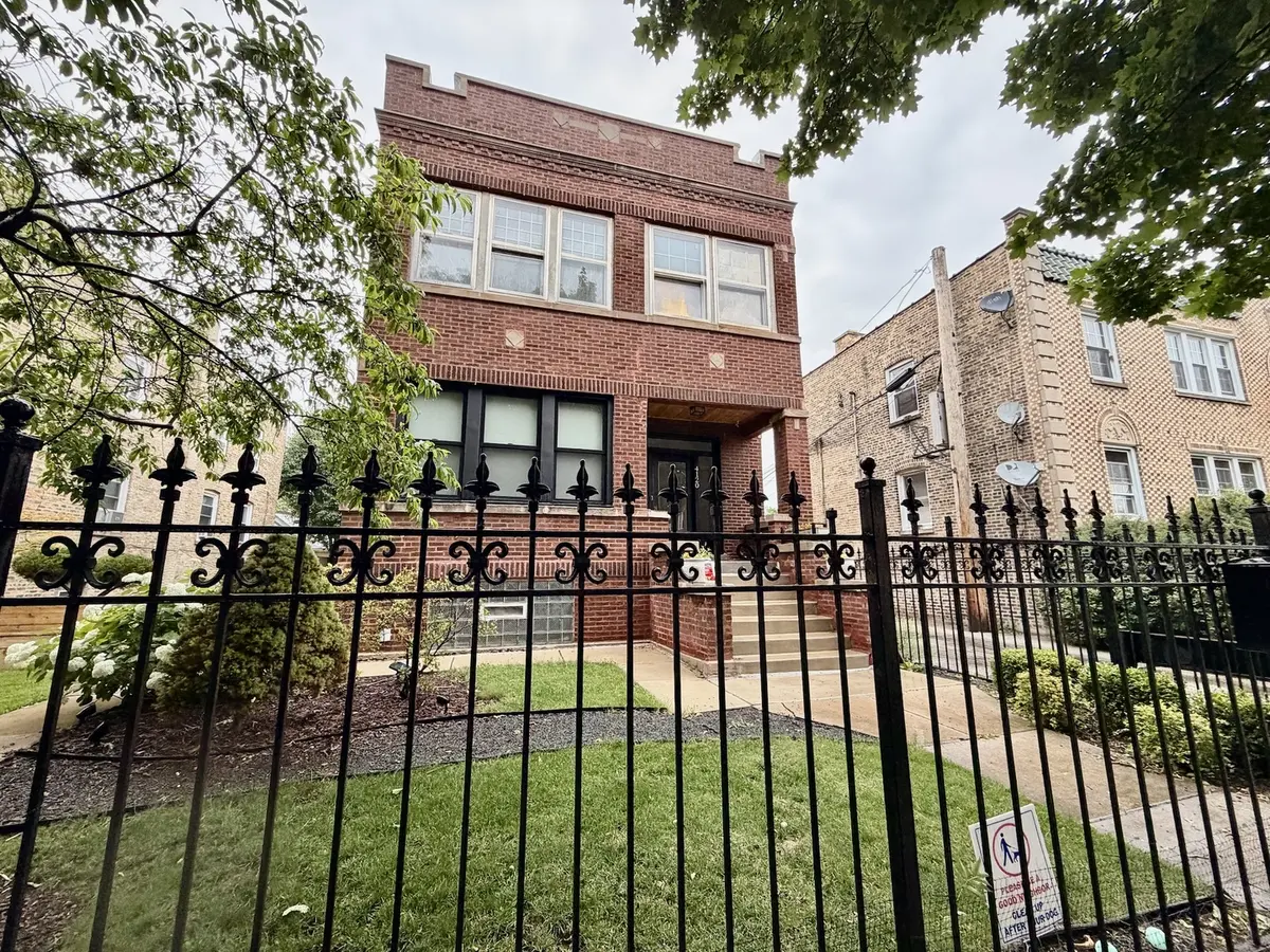 4120 W Barry AVE, Chicago, IL 60641