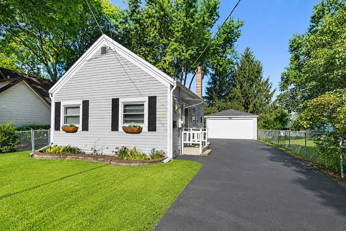 315 E 2nd ST, East Dundee, IL 60118