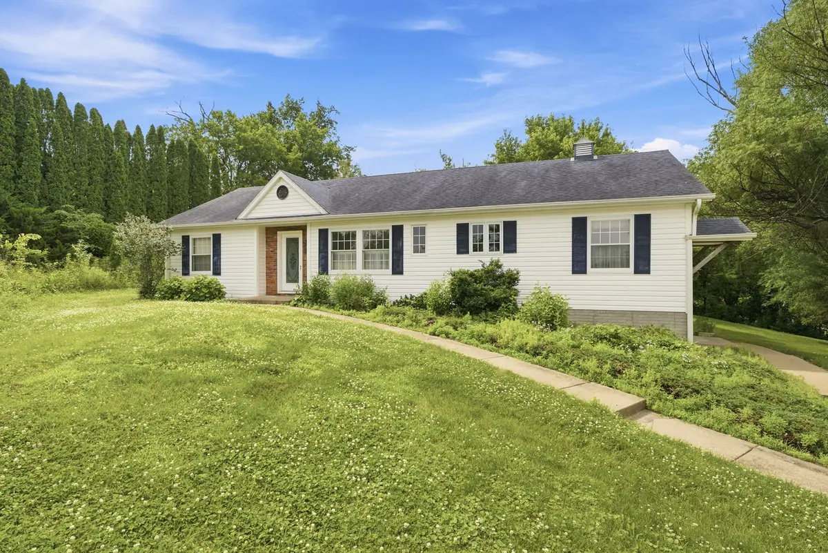 3045 Camp Creek RD, Sherrard, IL 61281