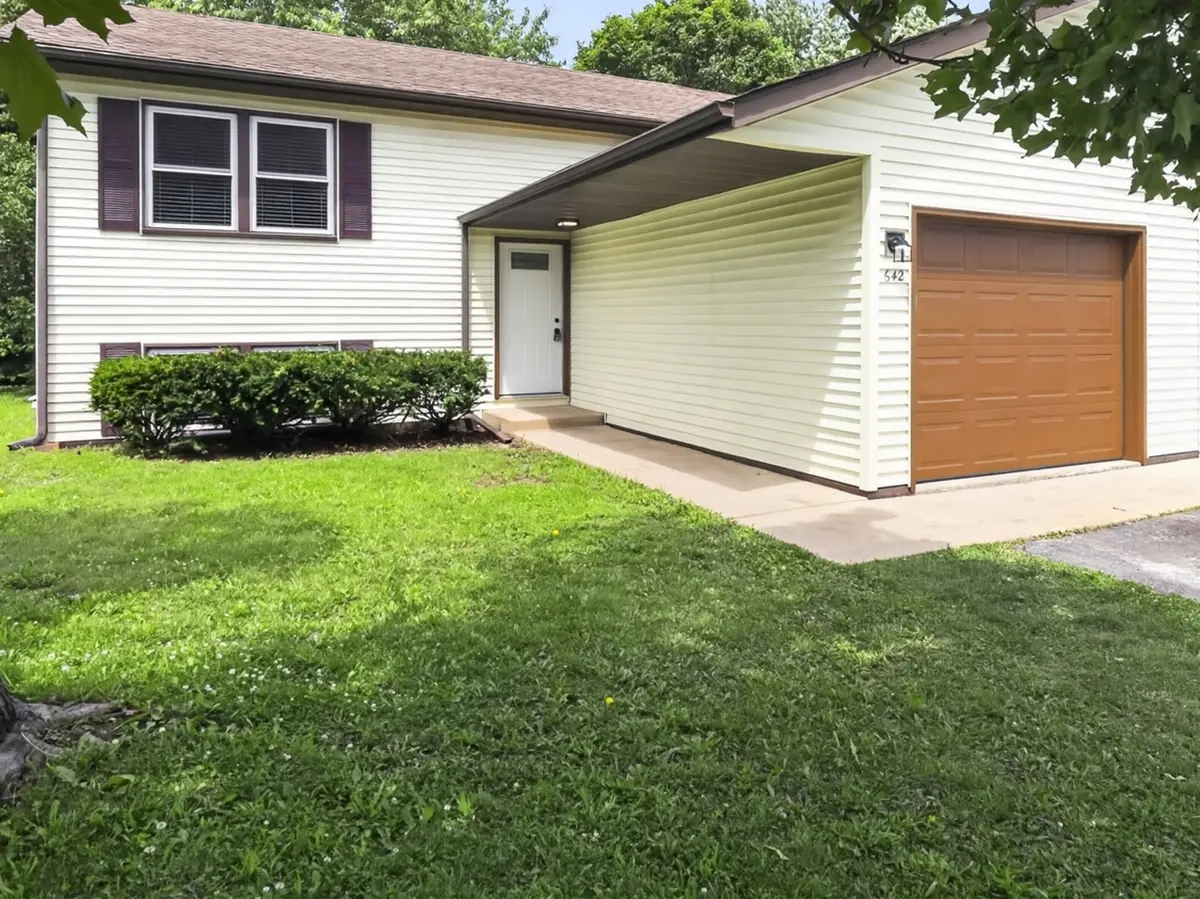 642 Swan DR, Grayslake, IL 60030