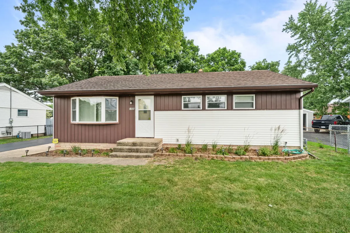 1006 Copper DR, Machesney Park, IL 61115