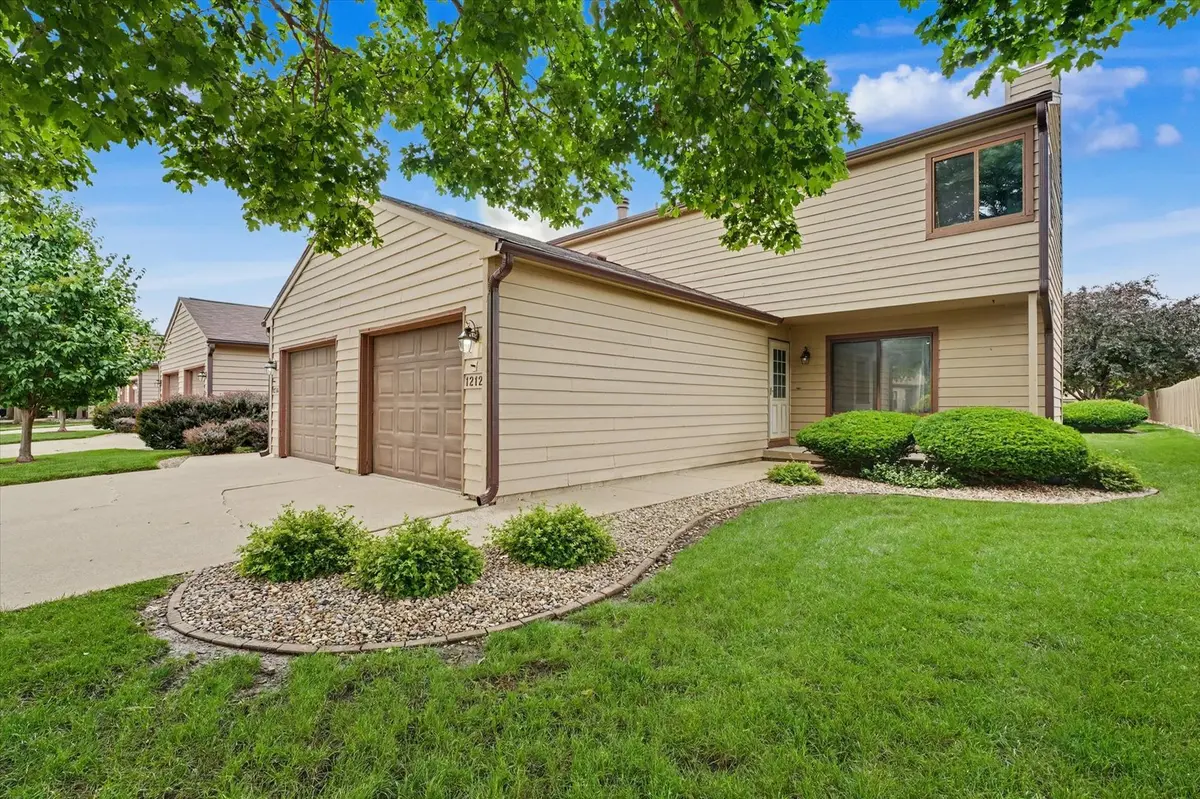 1212 Lancaster DR #1212, Champaign, IL 61821