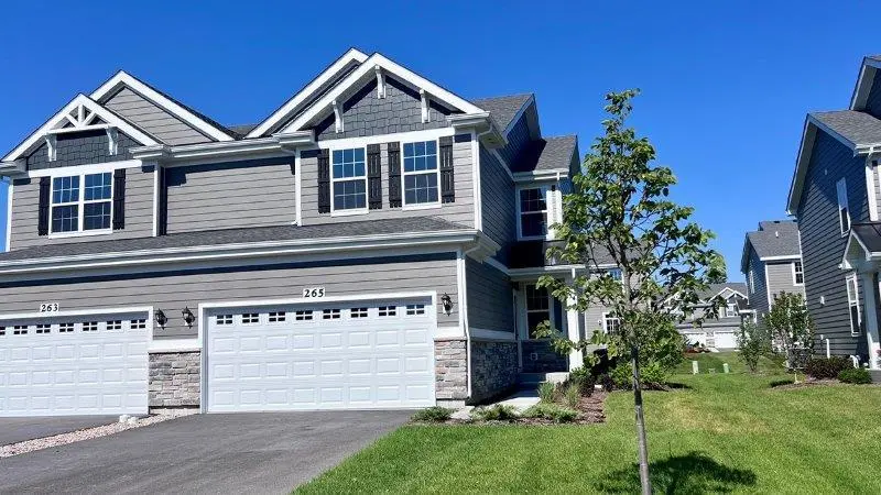 265 Canal DR, St. Charles, IL 60174