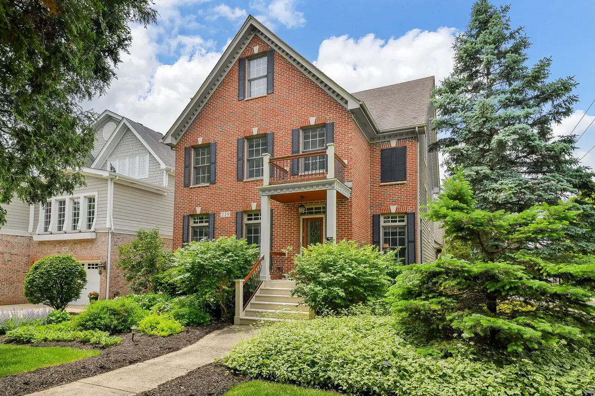 219 N Huffman ST, Naperville, IL 60540