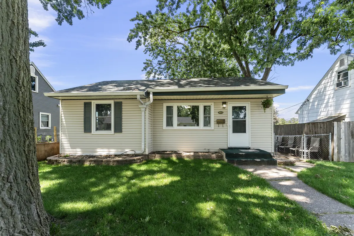 1614 W Hayes ST, Davenport, IA 52804
