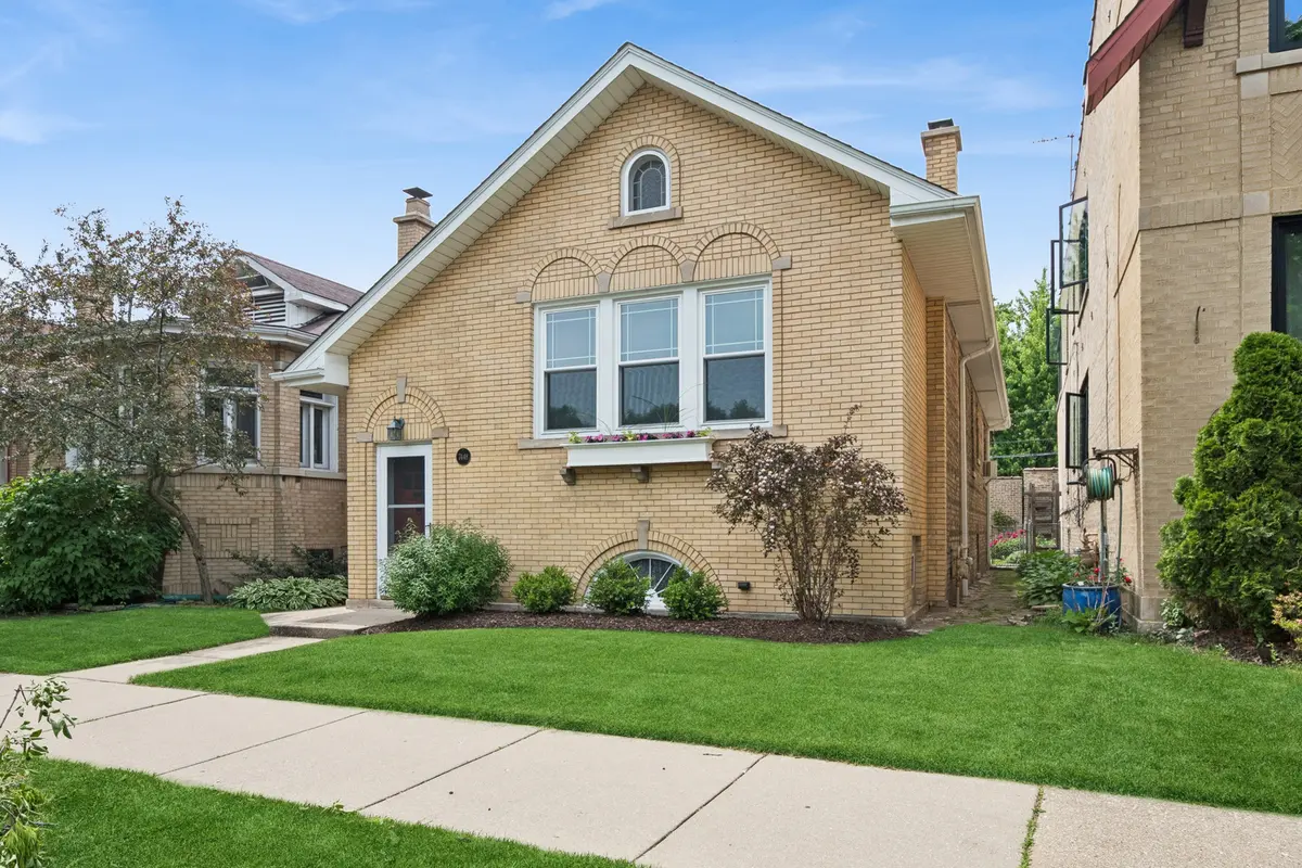 7448 N Rockwell ST, Chicago, IL 60645
