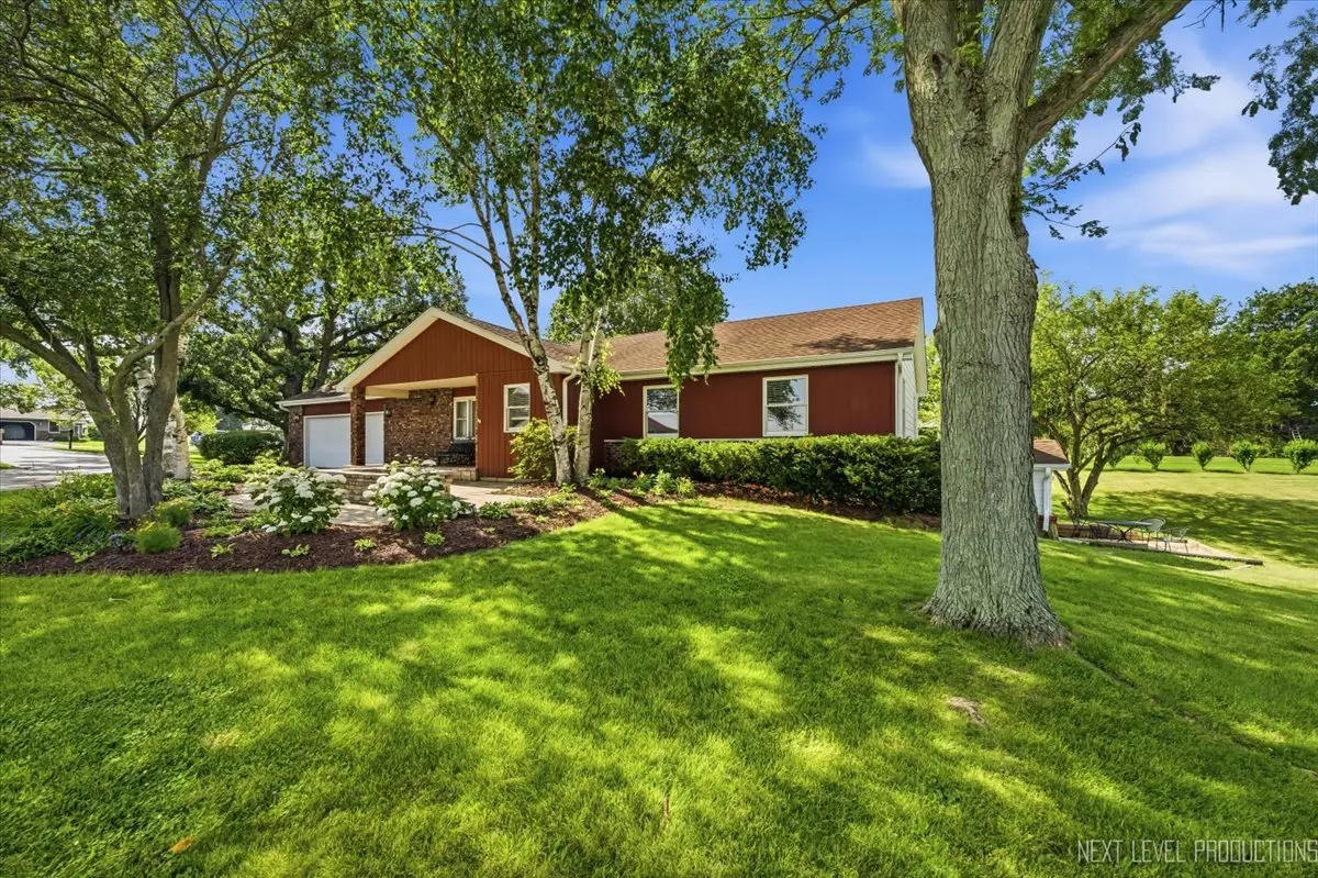 17N228 Oak Grove DR, Hampshire, IL 60140