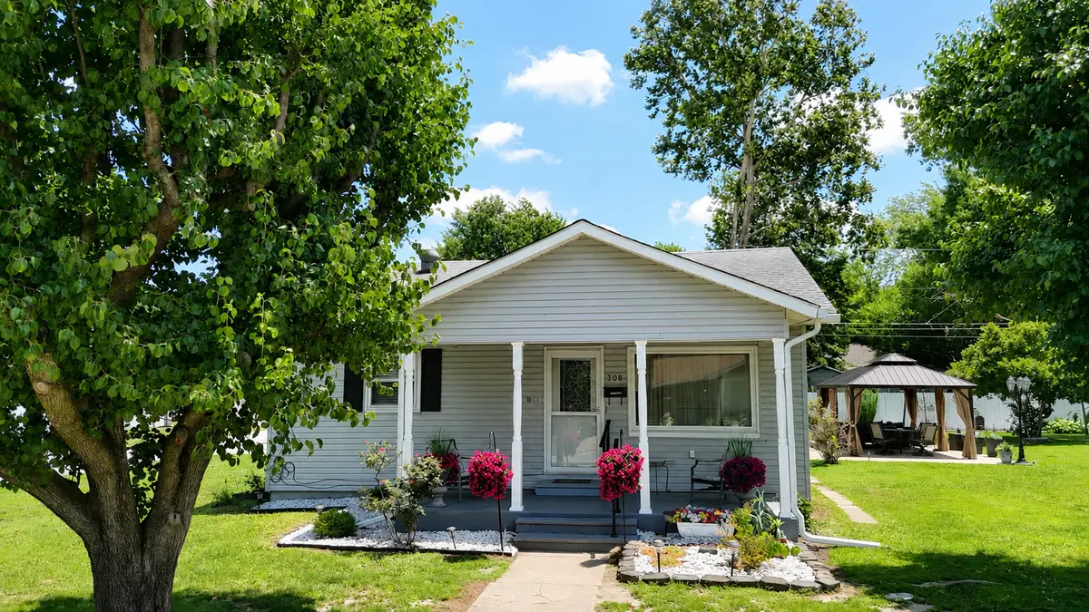 308 N 9th ST, Benton, IL 62812