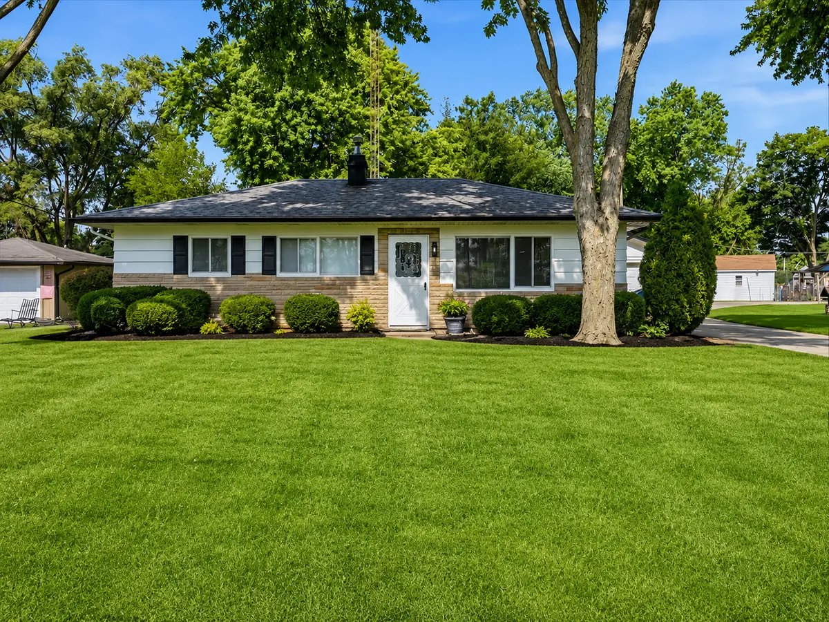 1203 N Chapel Hill RD, Mchenry, IL 60051
