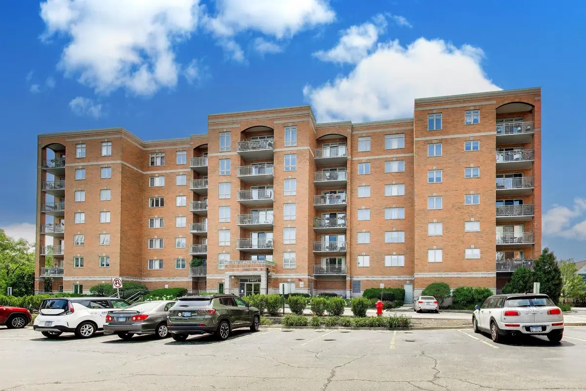 6807 N Milwaukee AVE #507, Niles, IL 60714