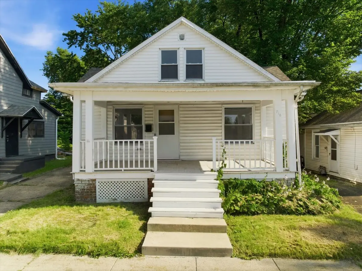 710 W Jefferson ST, Bloomington, IL 61701