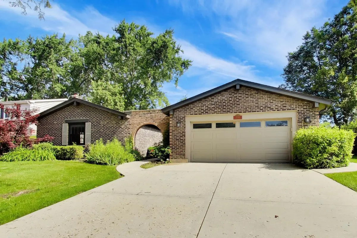 4044 Chester DR, Glenview, IL 60026