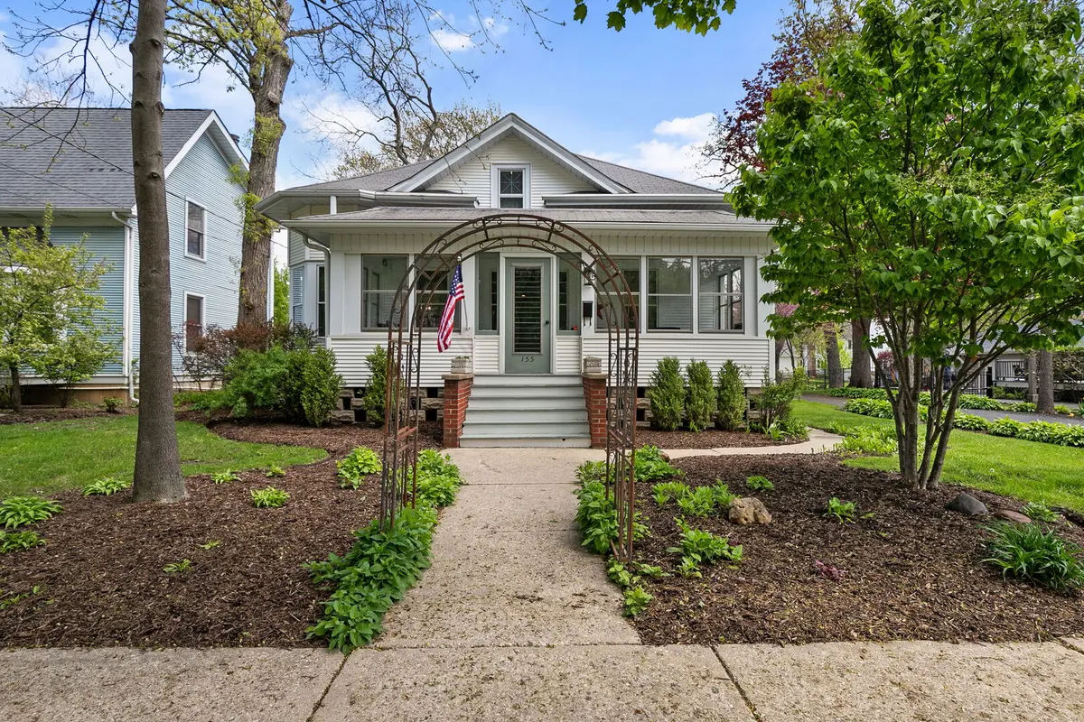 155 S Slusser ST, Grayslake, IL 60030