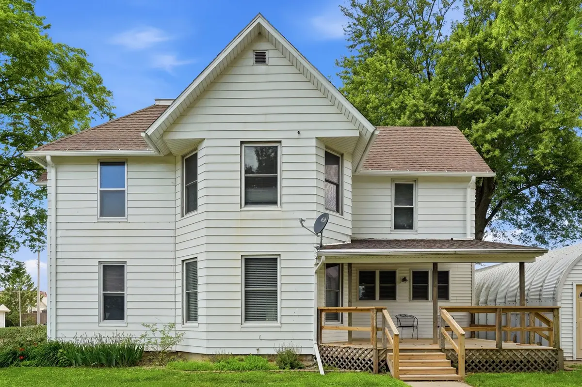 407 Kinzie AVE, Lost Nation, IA 52254