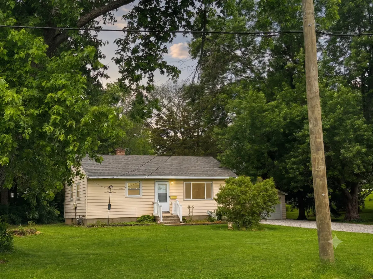 111 Meadow AVE, Woodstock, IL 60098