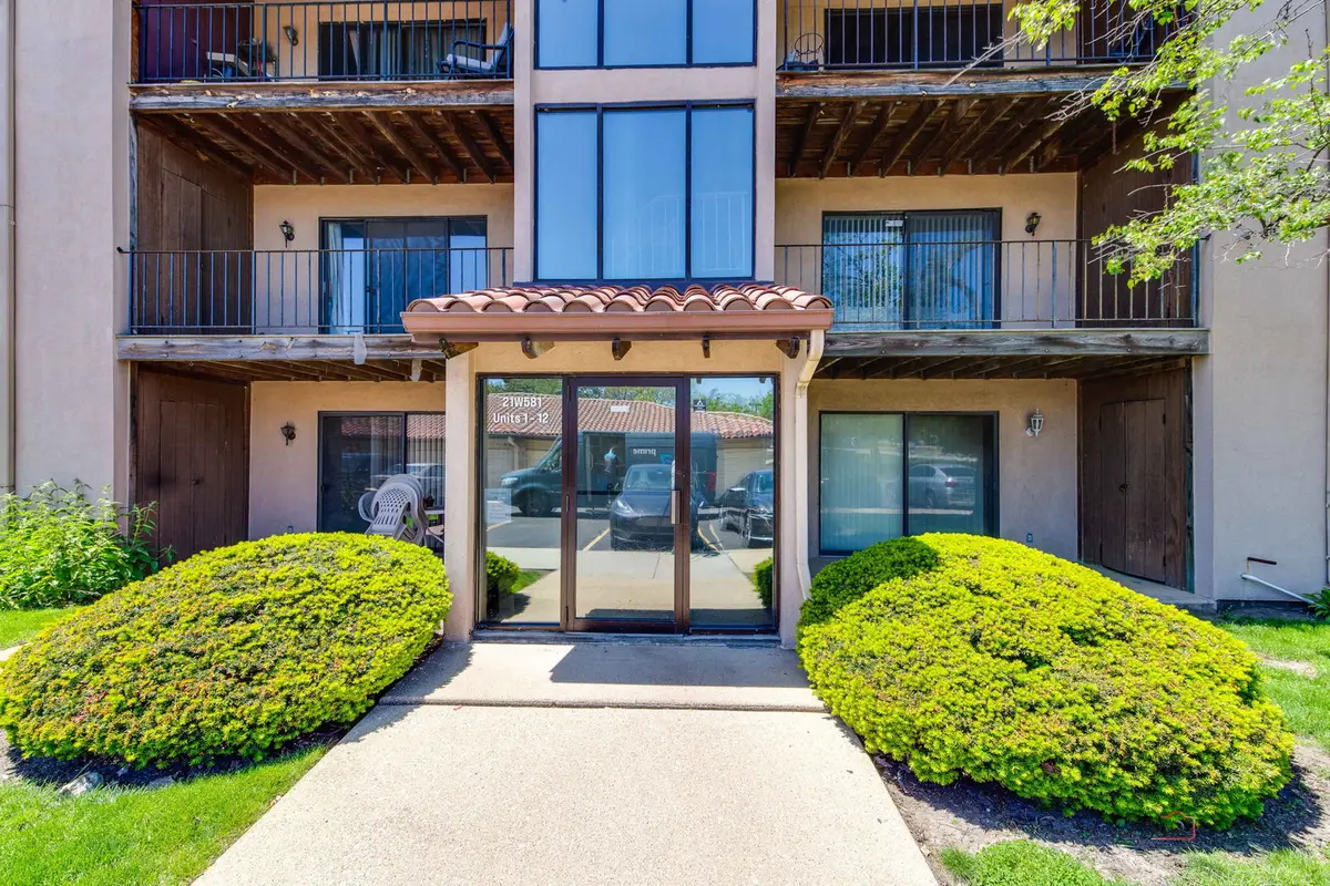 21W581 NORTH AVE #5, Lombard, IL 60148