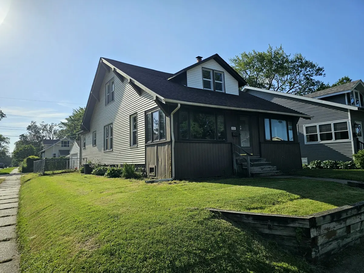 1701 28th ST, Rock Island, IL 61201