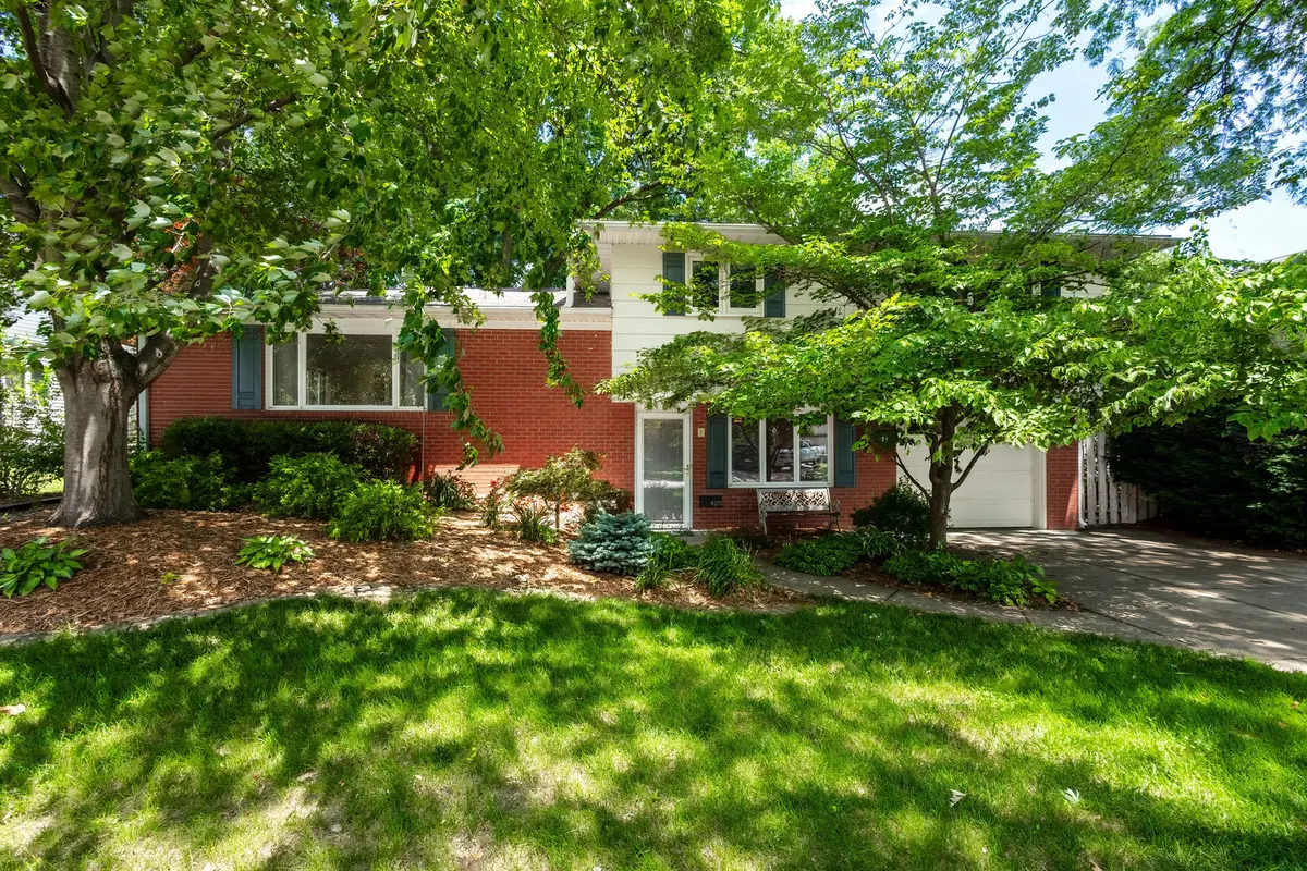 4213 35 AVE, Moline, IL 61265