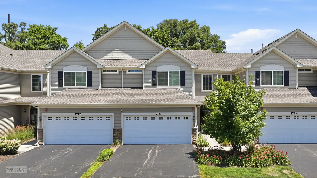 1718 Carlstedt DR, Batavia, IL 60510