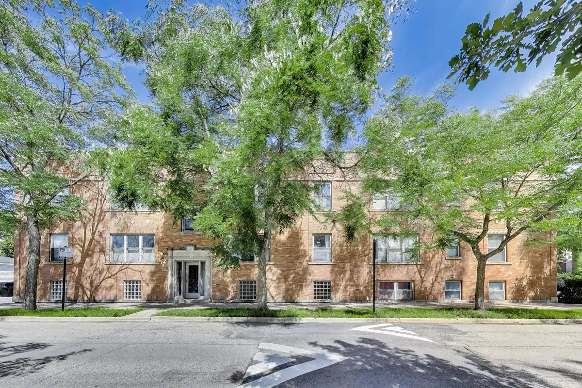 3807 N Campbell AVE #1, Chicago, IL 60618