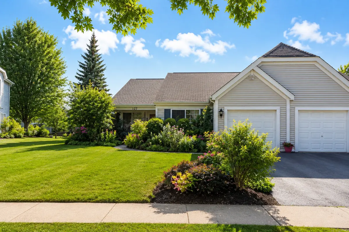 127 W AMBERlEY DR, Round Lake, IL 60073