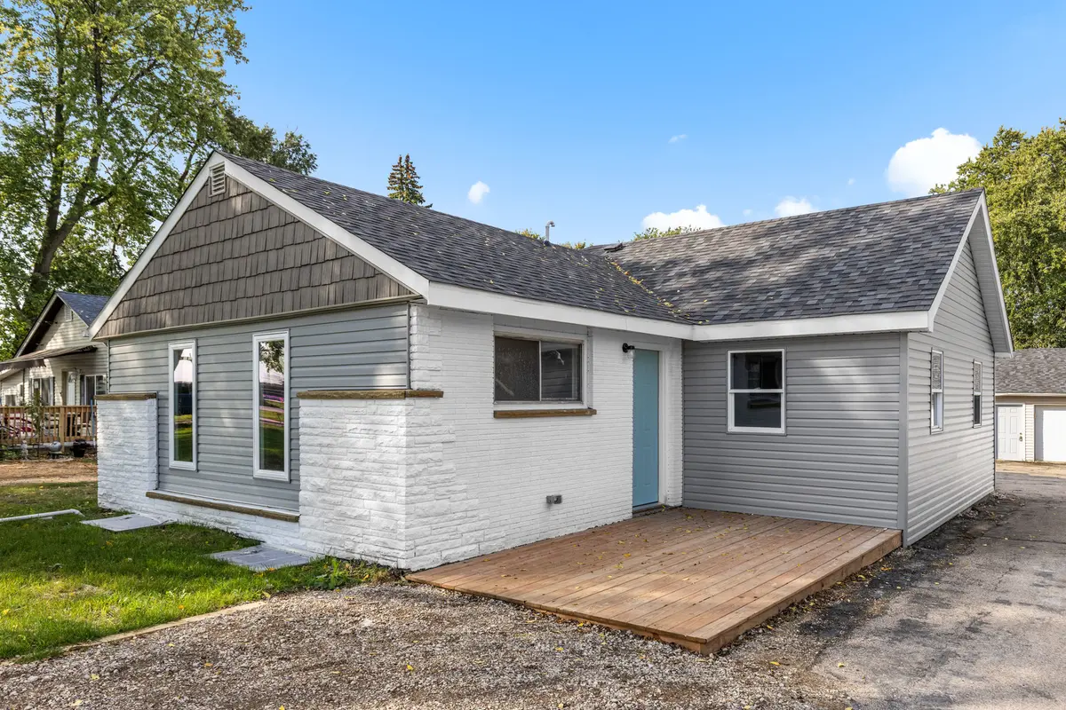 109 Raffel RD, Woodstock, IL 60098