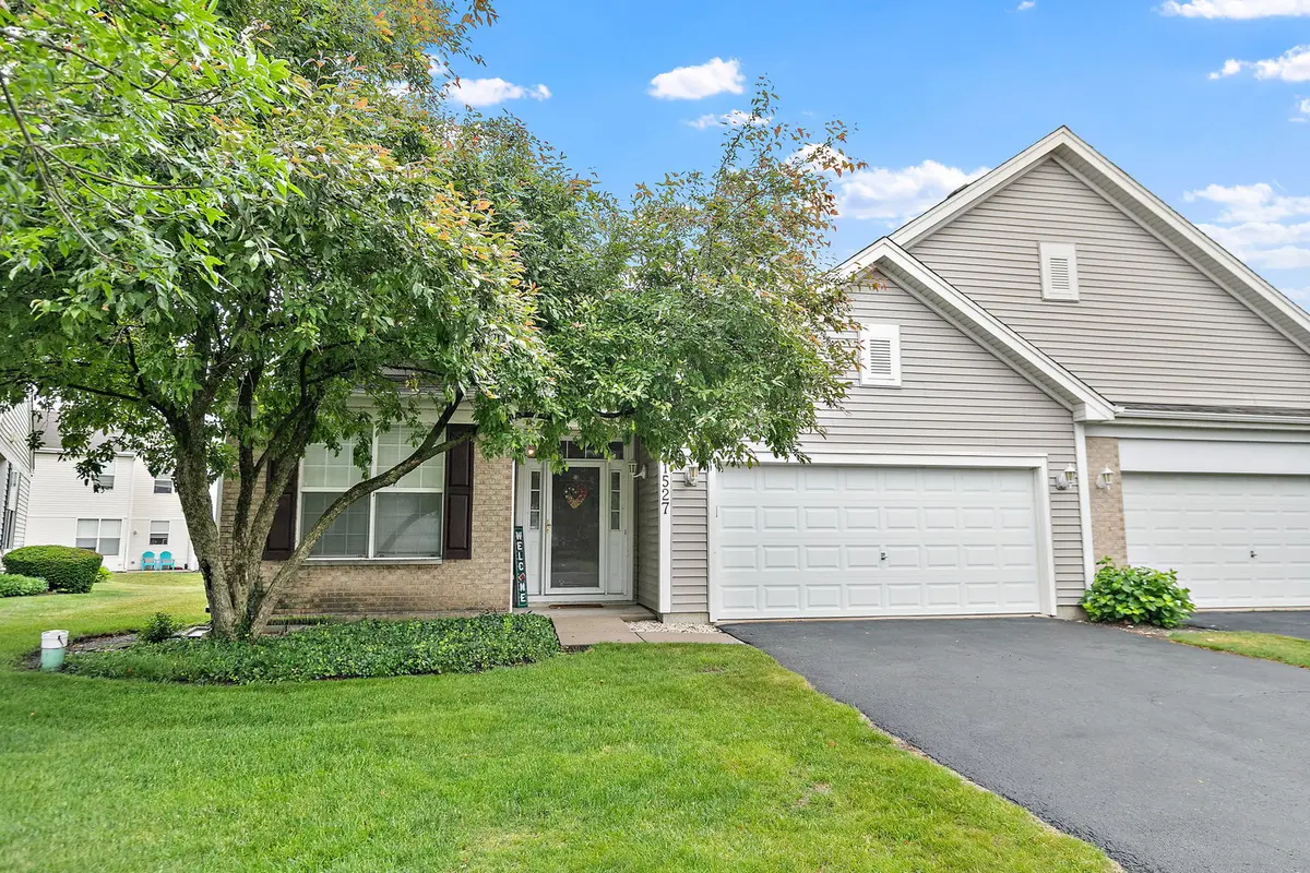 1527 Waterside DR, Dekalb, IL 60115