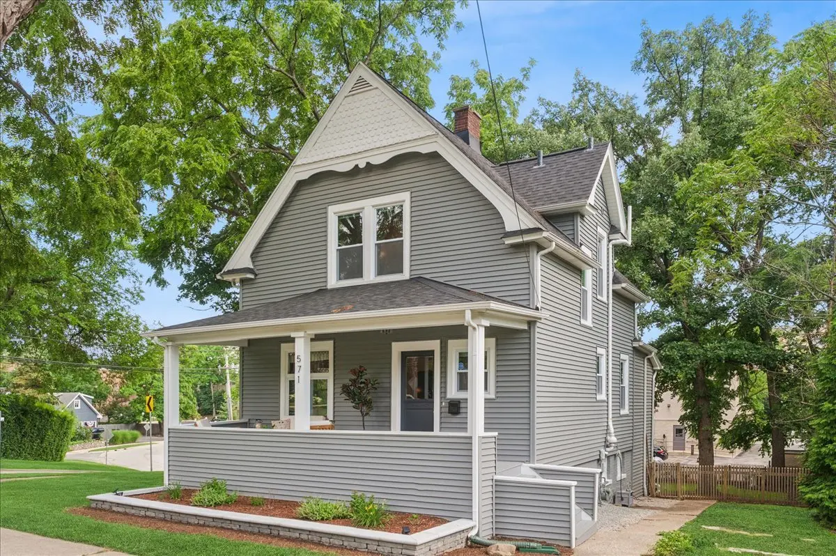 571 Anthony ST, Glen Ellyn, IL 60137