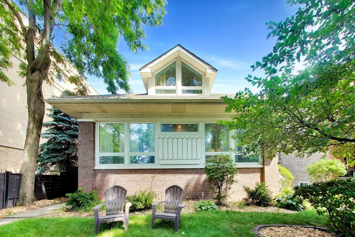 2012 W Estes AVE, Chicago, IL 60645