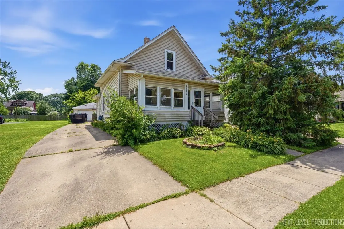 1327 Superior ST, Aurora, IL 60505