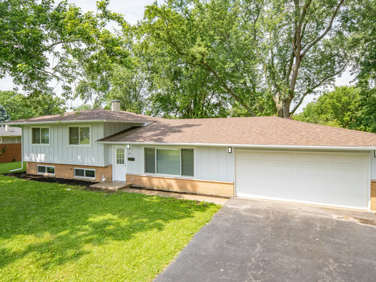 936 Cuyahoga DR, Bartlett, IL 60103