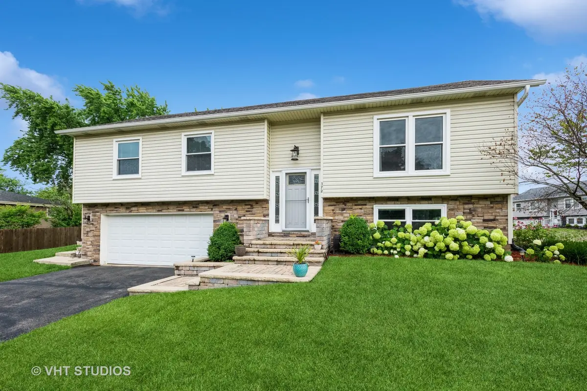 372 Canyon TRL, Carol Stream, IL 60188