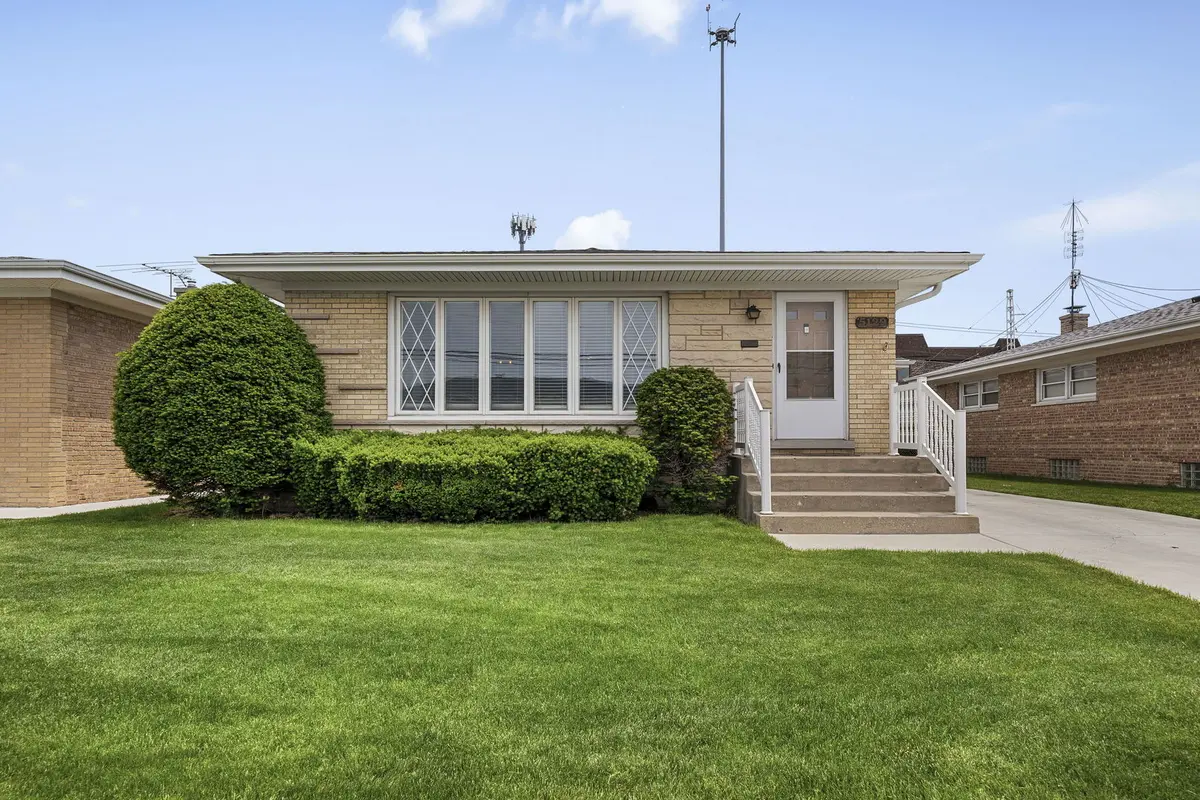 5129 N Chester AVE, Chicago, IL 60656