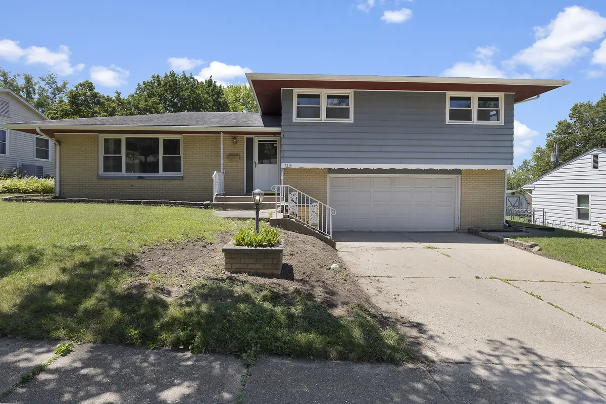 2219 24TH ST, Rockford, IL 61108