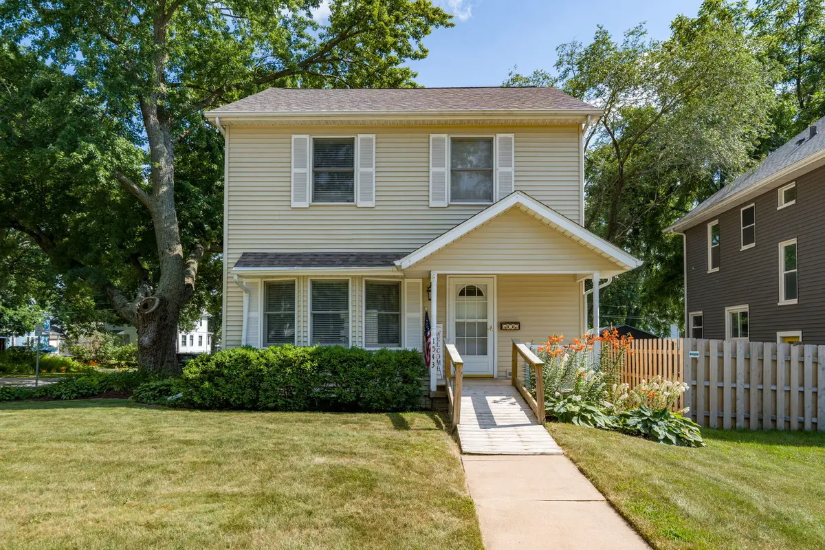 1543 Mississippi BLVD, Bettendorf, IA 52722