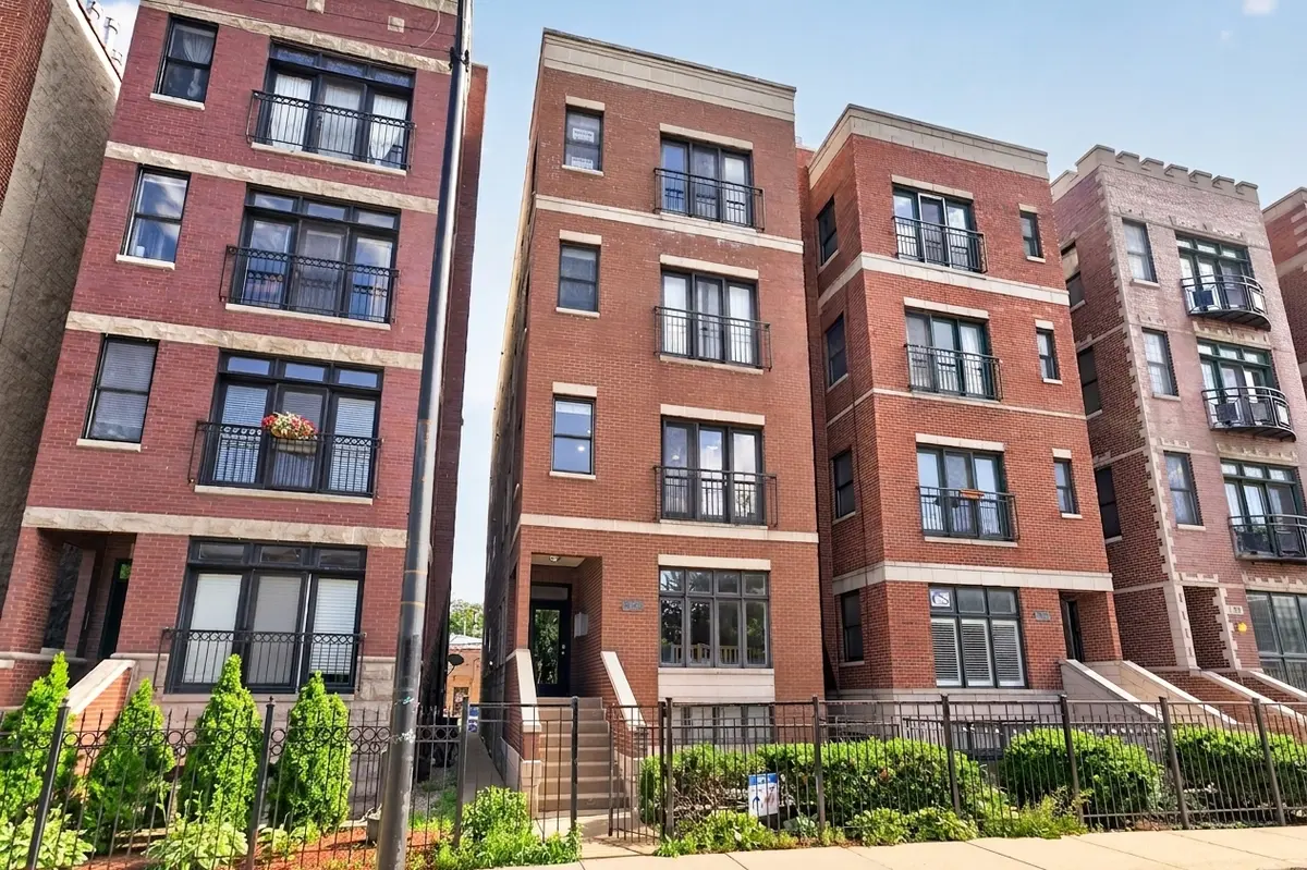 2633 W Belmont AVE #2, Chicago, IL 60618