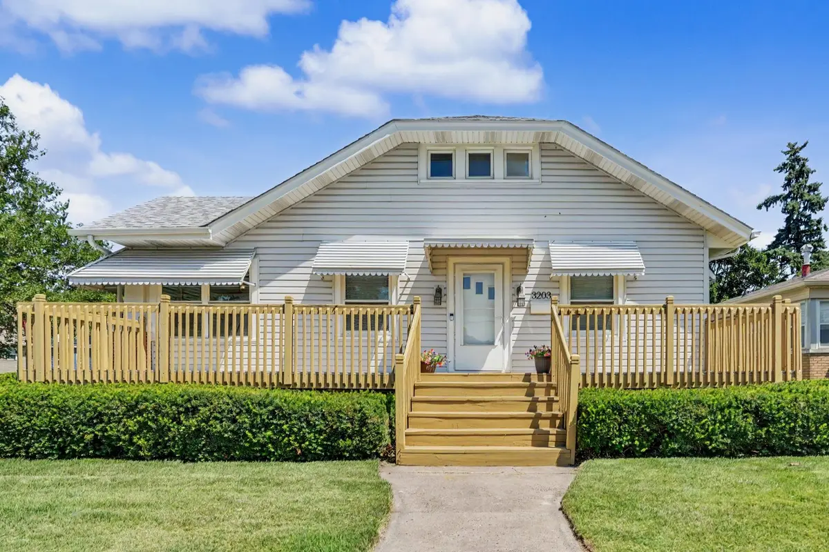 3203 18th AVE, Rock Island, IL 61201