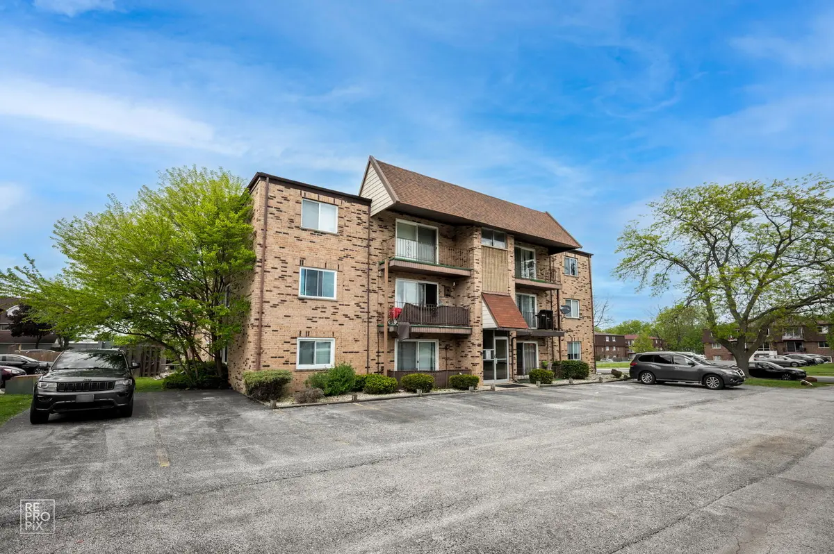7109 Laverne LN #1A, Tinley Park, IL 60477