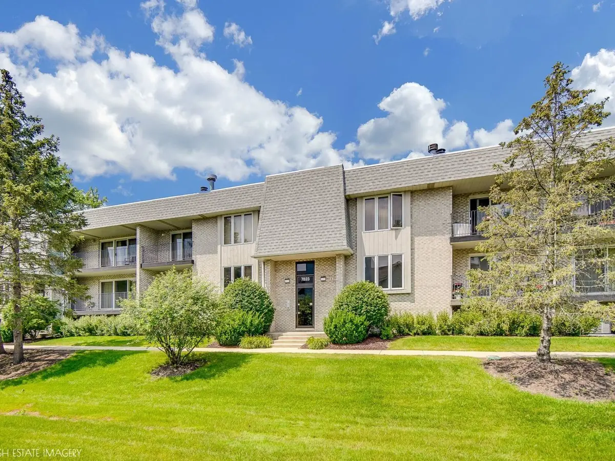 7823 W 157th PL #2W, Orland Park, IL 60462